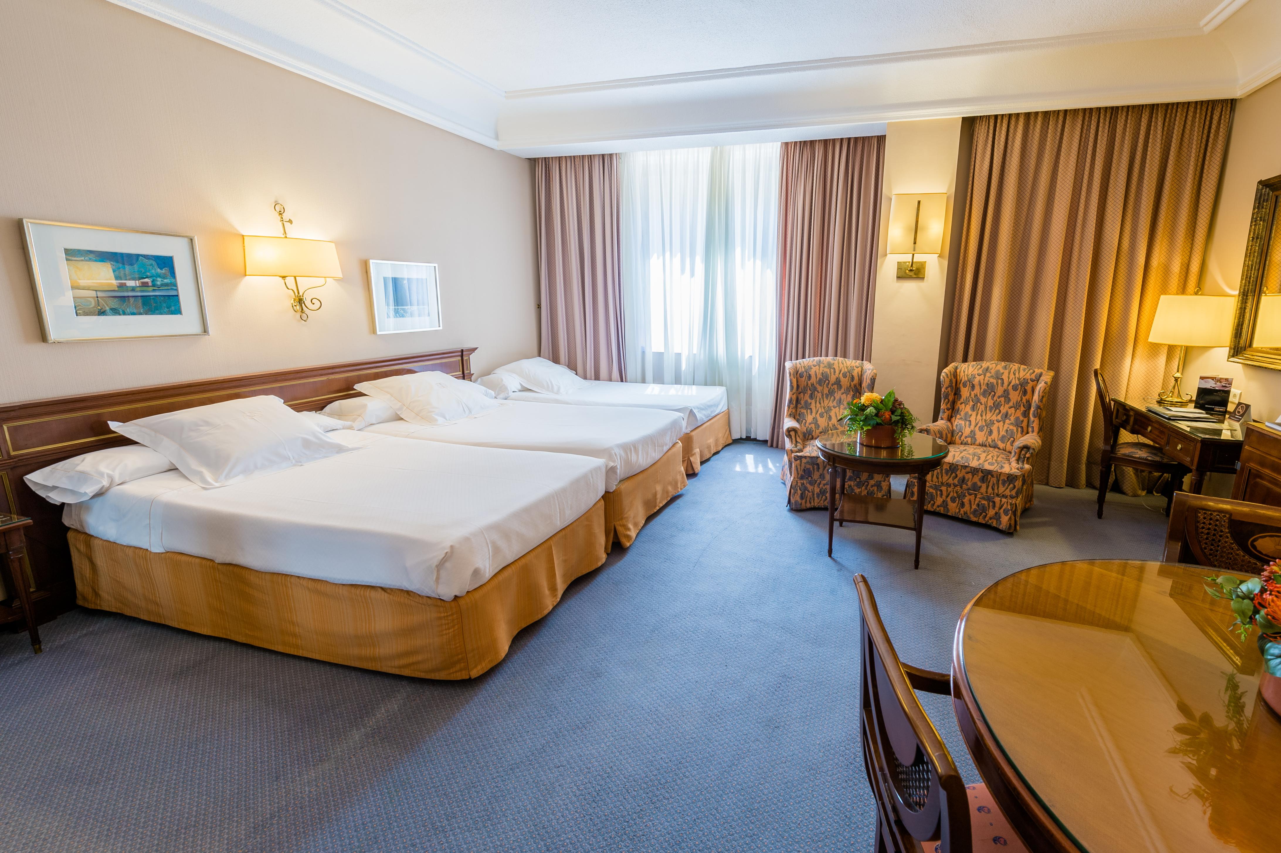 Hotel Miguel Angel Мадрид Экстерьер фото A room at the hotel
