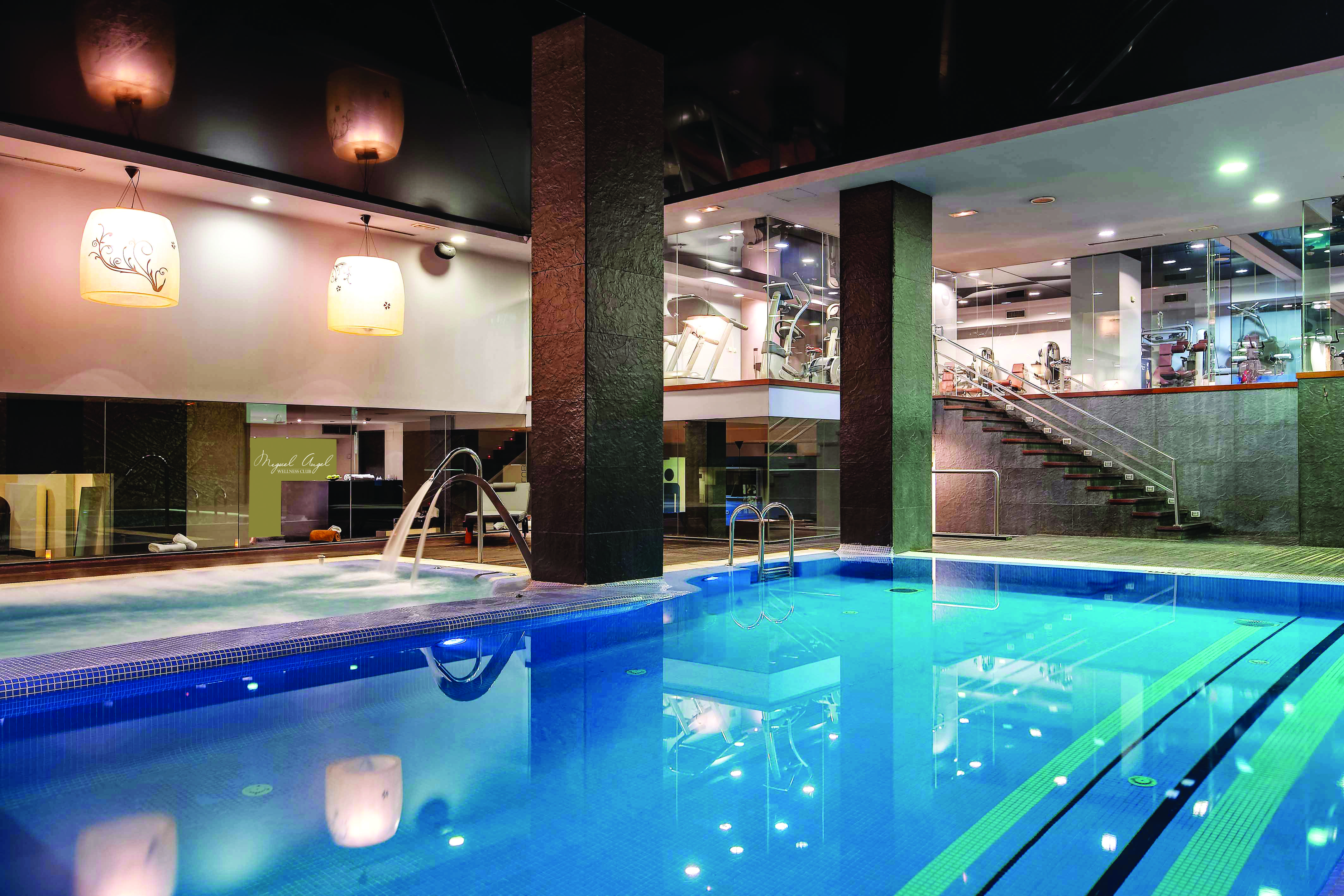 Hotel Miguel Angel Мадрид Экстерьер фото The swimming pool at the hotel