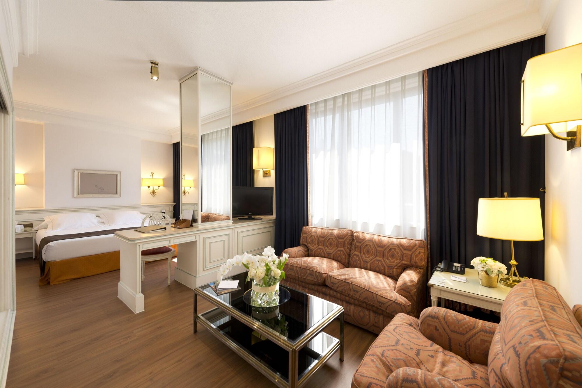Hotel Miguel Angel Мадрид Экстерьер фото A suite at the hotel