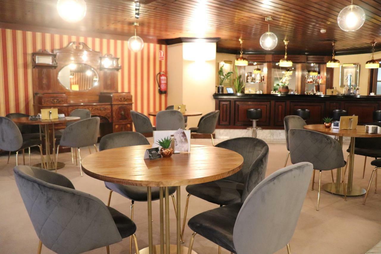 Hotel Miguel Angel Мадрид Экстерьер фото The lounge at the airport